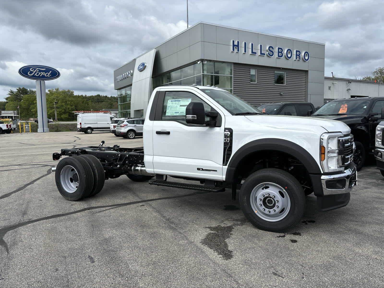 2024 Ford Super Duty F-600 DRW XL