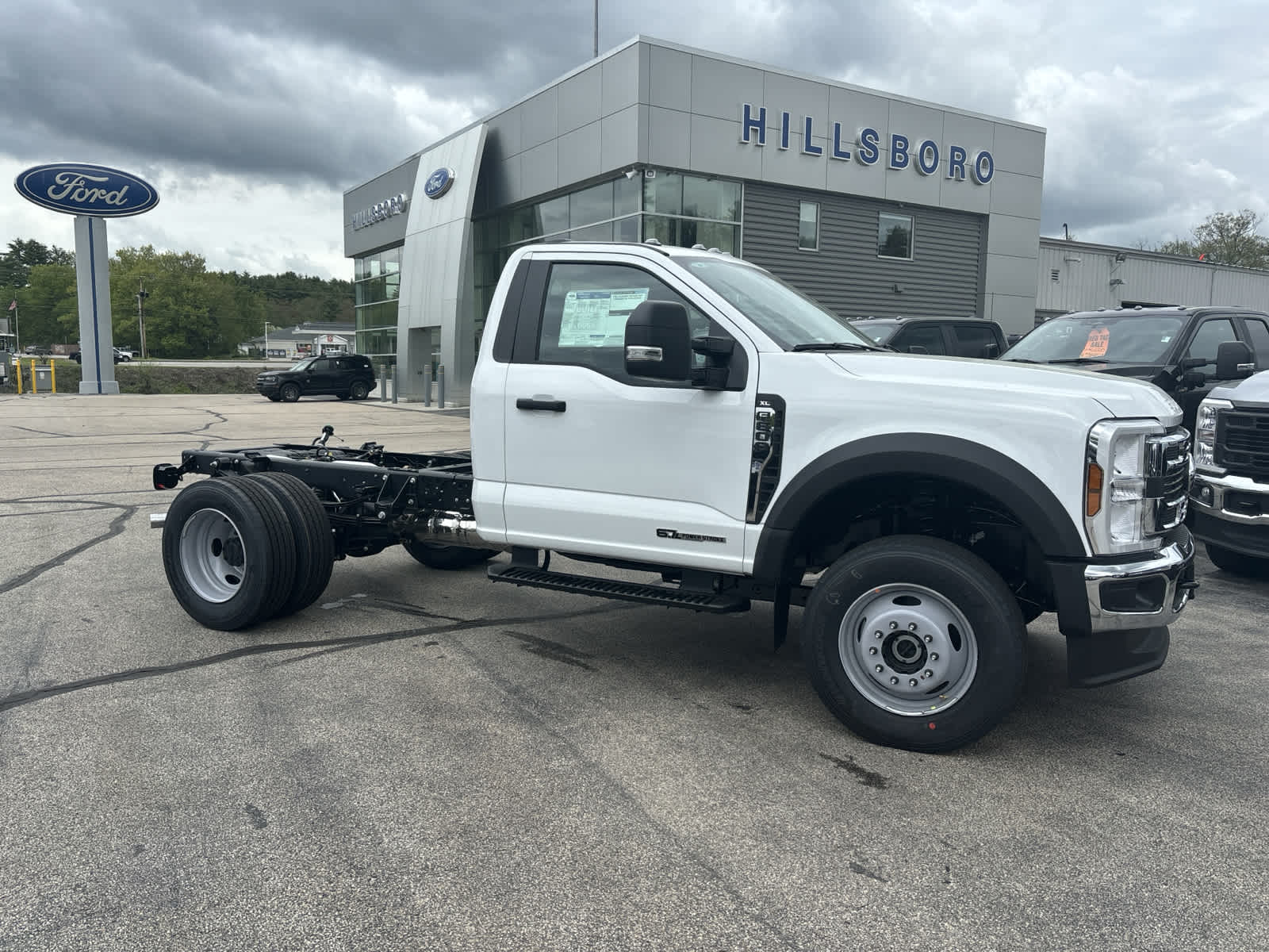 2024 Ford Super Duty F-600 DRW XL