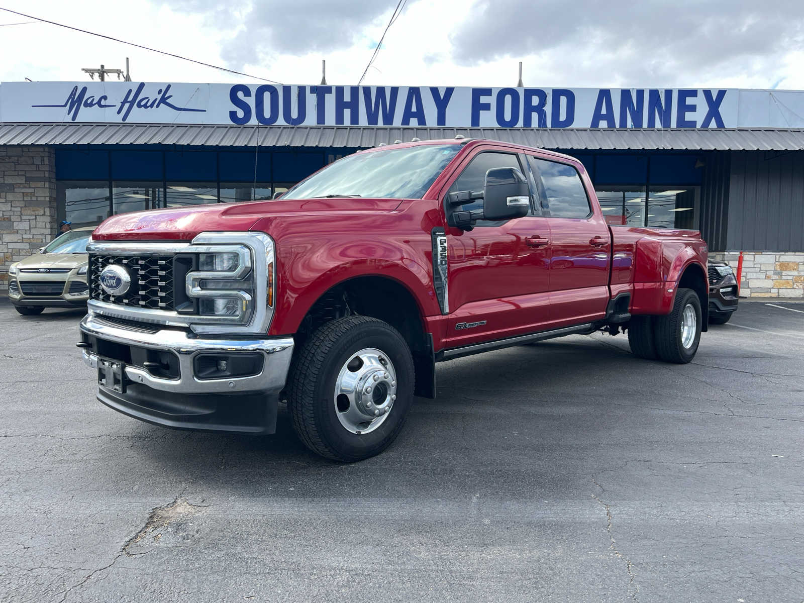 2024 Ford Super Duty F-350 DRW LARIAT