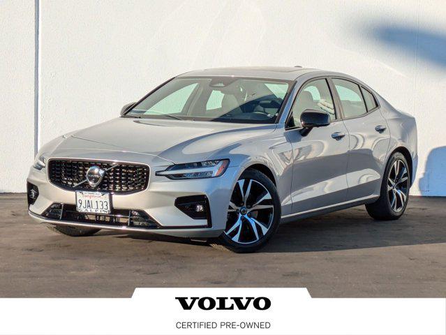 2024 Volvo S60 Plus Dark Theme