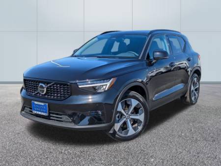 2024 Volvo XC40 B5 Plus Dark Theme