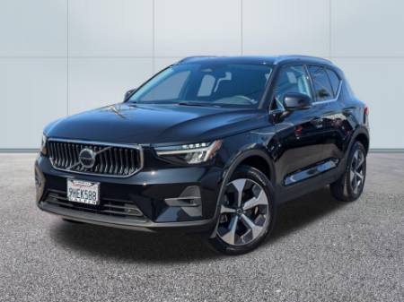 2023 Volvo XC40 B5 Plus Bright Theme