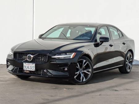 2024 Volvo S60 Plus Dark Theme