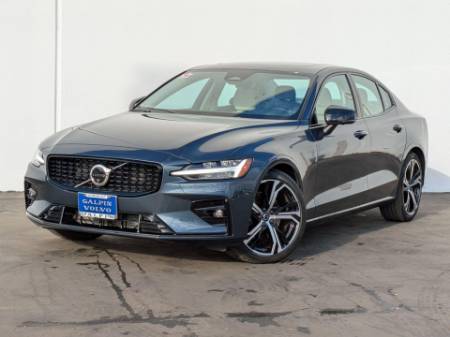 2024 Volvo S60 B5 Plus Dark Theme