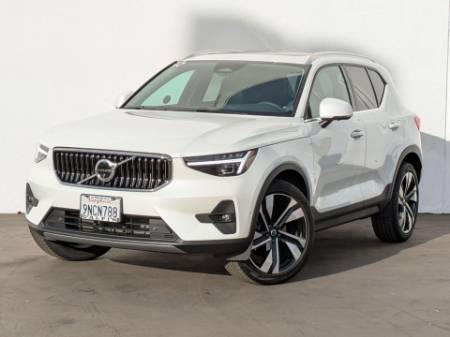 2024 Volvo XC40 B5 Plus Bright Theme