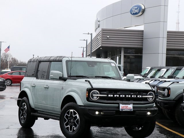 2024 Ford Bronco Outer Banks