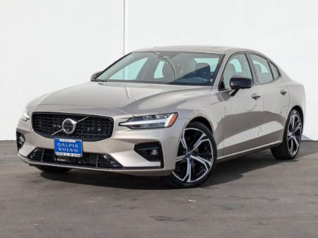 2024 Volvo S60 B5 Plus Dark Theme