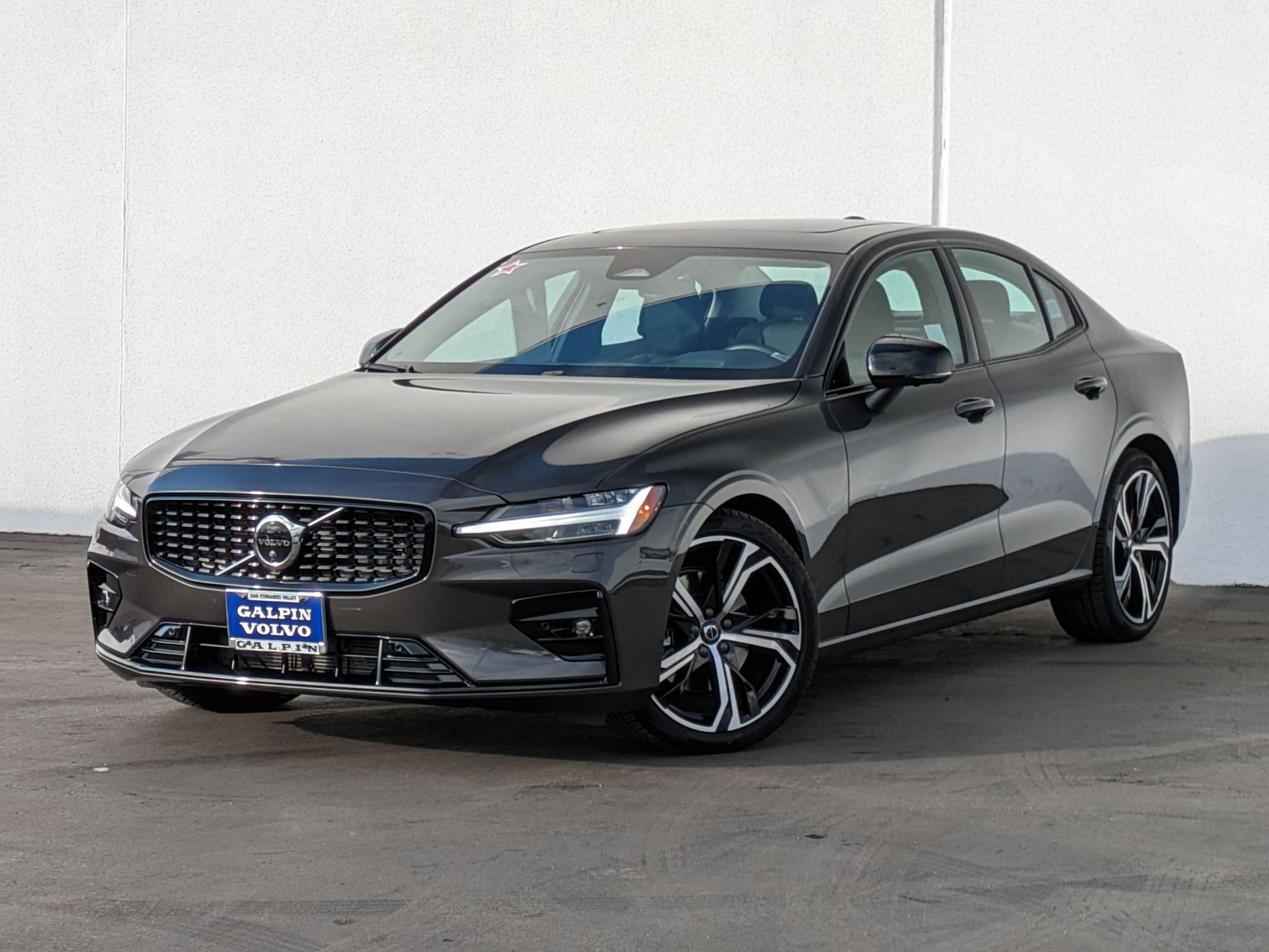 2024 Volvo S60 B5 Plus Dark Theme