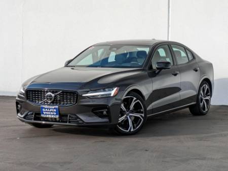 2024 Volvo S60 B5 Plus Dark Theme