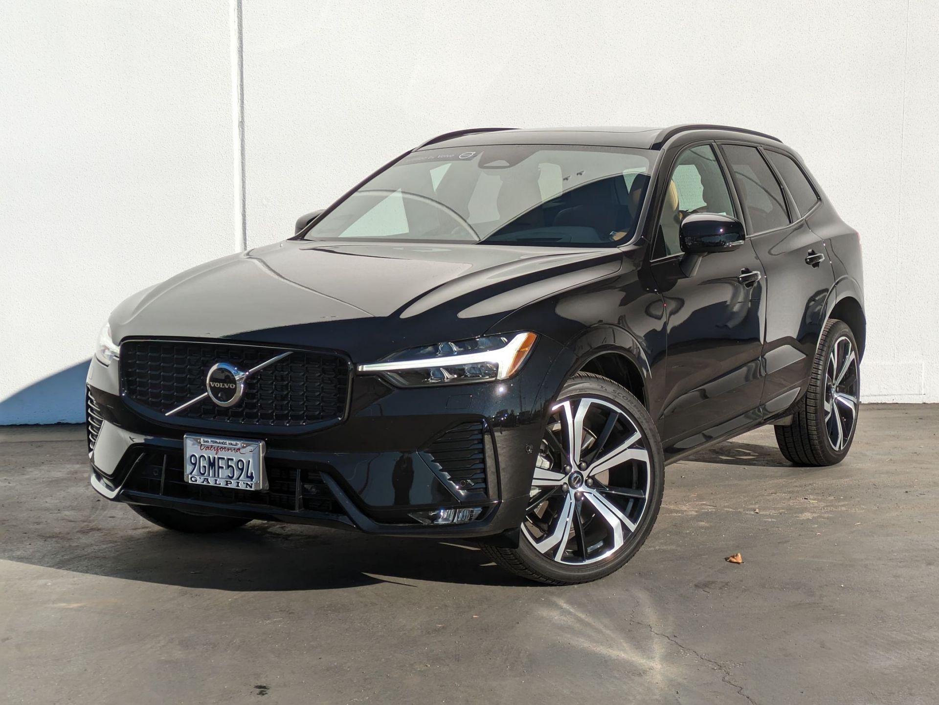 2023 Volvo XC60 B6 Ultimate Dark Theme