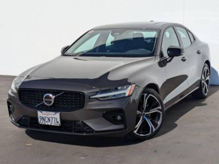 2024 Volvo S60 B5 Plus Dark Theme