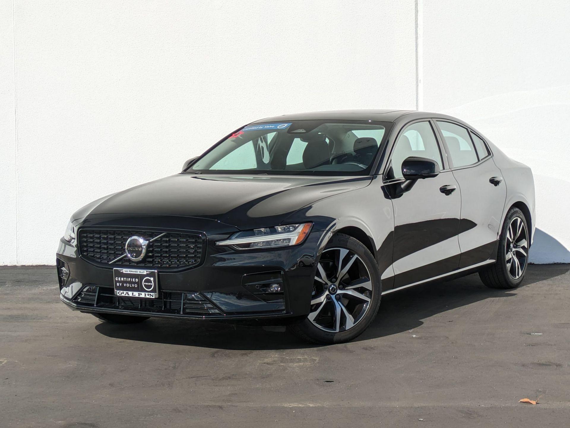 2024 Volvo S60 B5 Plus Dark Theme