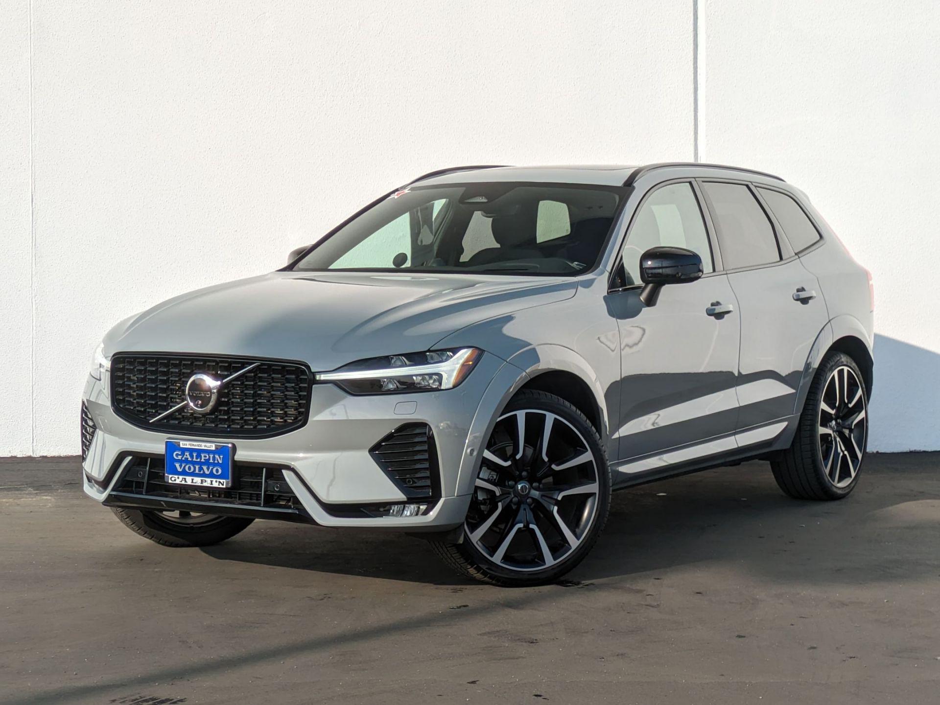 2024 Volvo XC60 B5 Ultimate Dark Theme