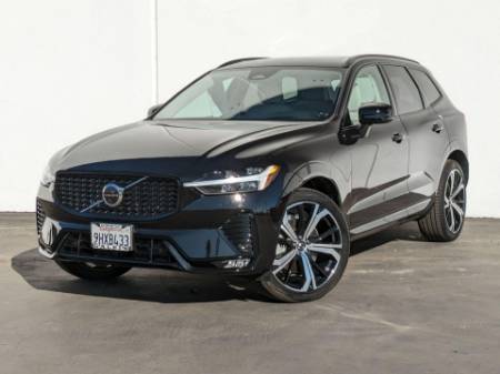 2023 Volvo XC60 B6 Ultimate Dark Theme