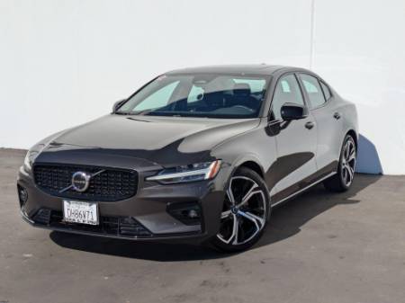 2024 Volvo S60 B5 Plus Dark Theme