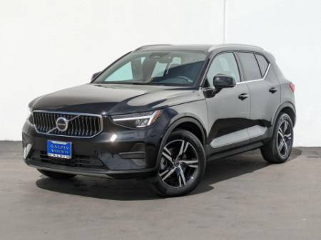 2025 Volvo XC40 B5 Core Bright Theme