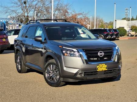 2025 Nissan Pathfinder SV