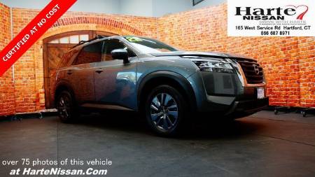 2022 Nissan Pathfinder SV