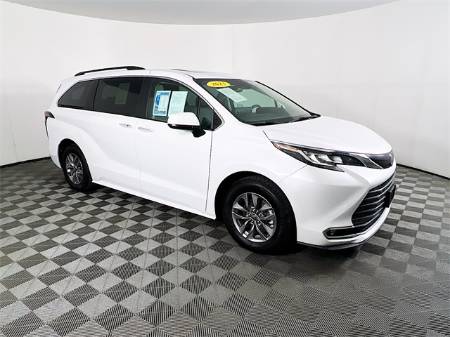 2023 Toyota Sienna XLE