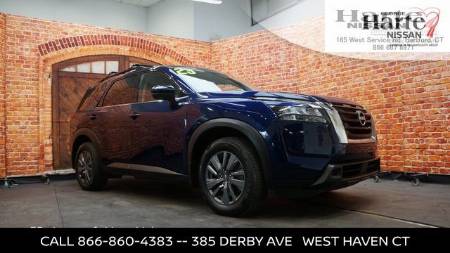 2023 Nissan Pathfinder SV