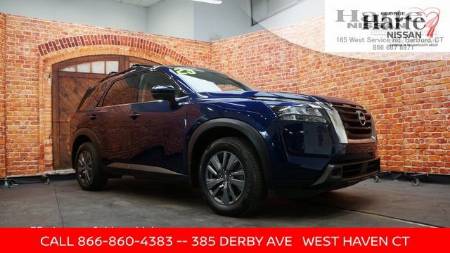 2023 Nissan Pathfinder SV