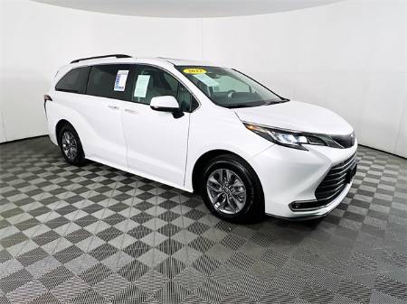 2023 Toyota Sienna XLE