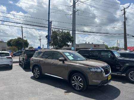 2023 Nissan Pathfinder Platinum
