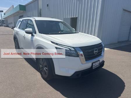 2024 Nissan Pathfinder SV