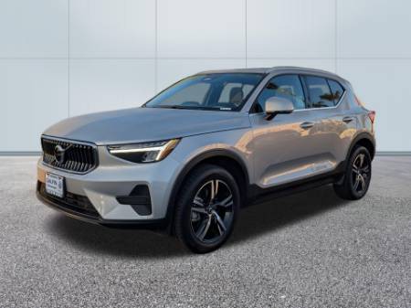 2025 Volvo XC40 B5 Core Bright Theme
