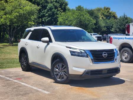 2022 Nissan Pathfinder SV