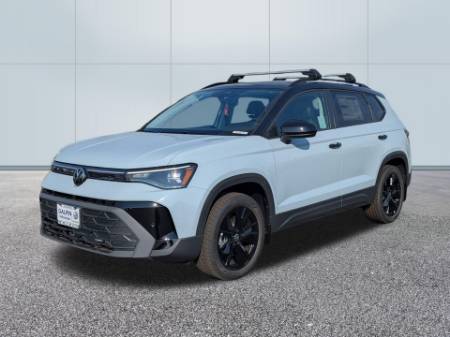 2025 Volkswagen Taos SE Black