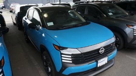 2025 Nissan Kicks SR