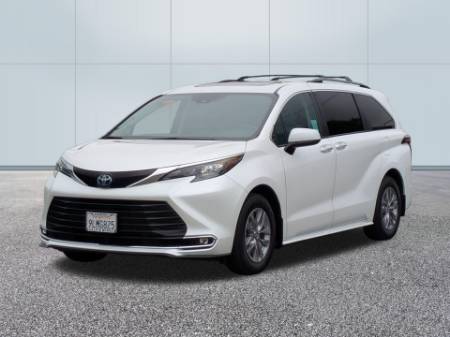 2024 Toyota Sienna XLE