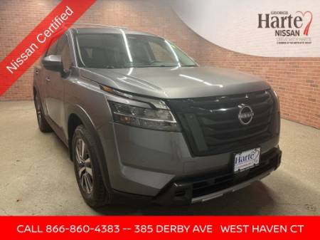 2023 Nissan Pathfinder SL