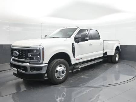 2026 Ford Super Duty F-350 DRW LARIAT