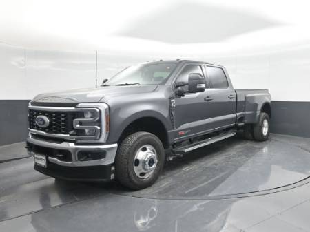 2026 Ford Super Duty F-350 DRW LARIAT