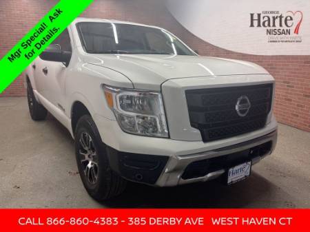2022 Nissan Titan SV