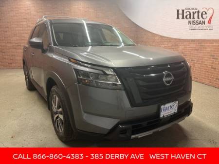 2023 Nissan Pathfinder SL