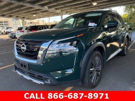 2022 Nissan Pathfinder SL