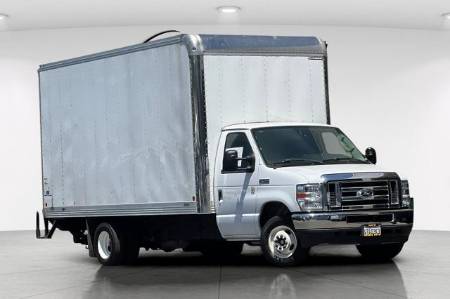 2022 Ford E-450SD Base
