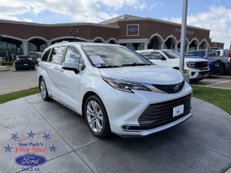 2024 Toyota Sienna Platinum