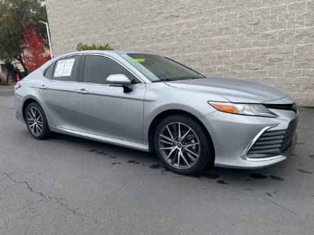 2022 Toyota Camry Hybrid XLE