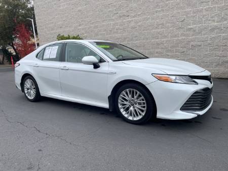 2020 Toyota Camry Hybrid XLE