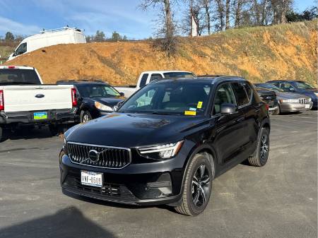 2025 Volvo XC40 Core Bright Theme