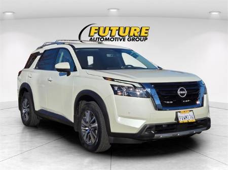 2024 Nissan Pathfinder SL