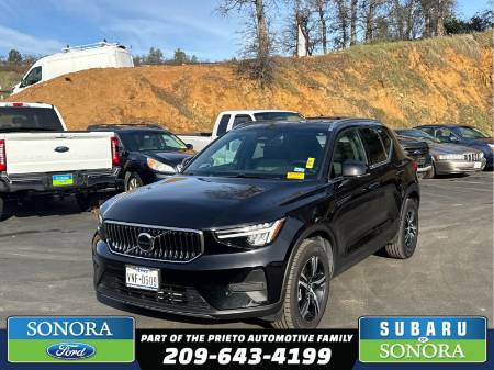 2025 Volvo XC40 Core Bright Theme