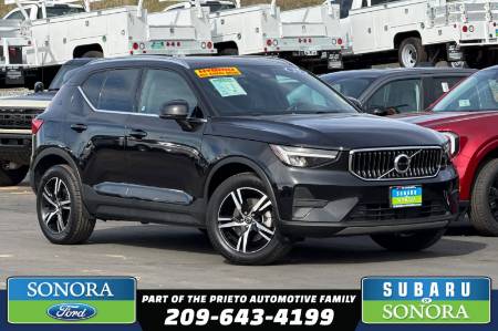 2025 Volvo XC40 Core Bright Theme