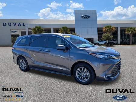 2022 Toyota Sienna XLE