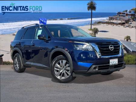 2022 Nissan Pathfinder SV