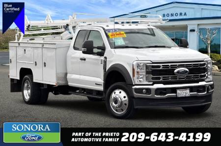 2025 Ford Super Duty F-550 DRW Chassis Cab XLT